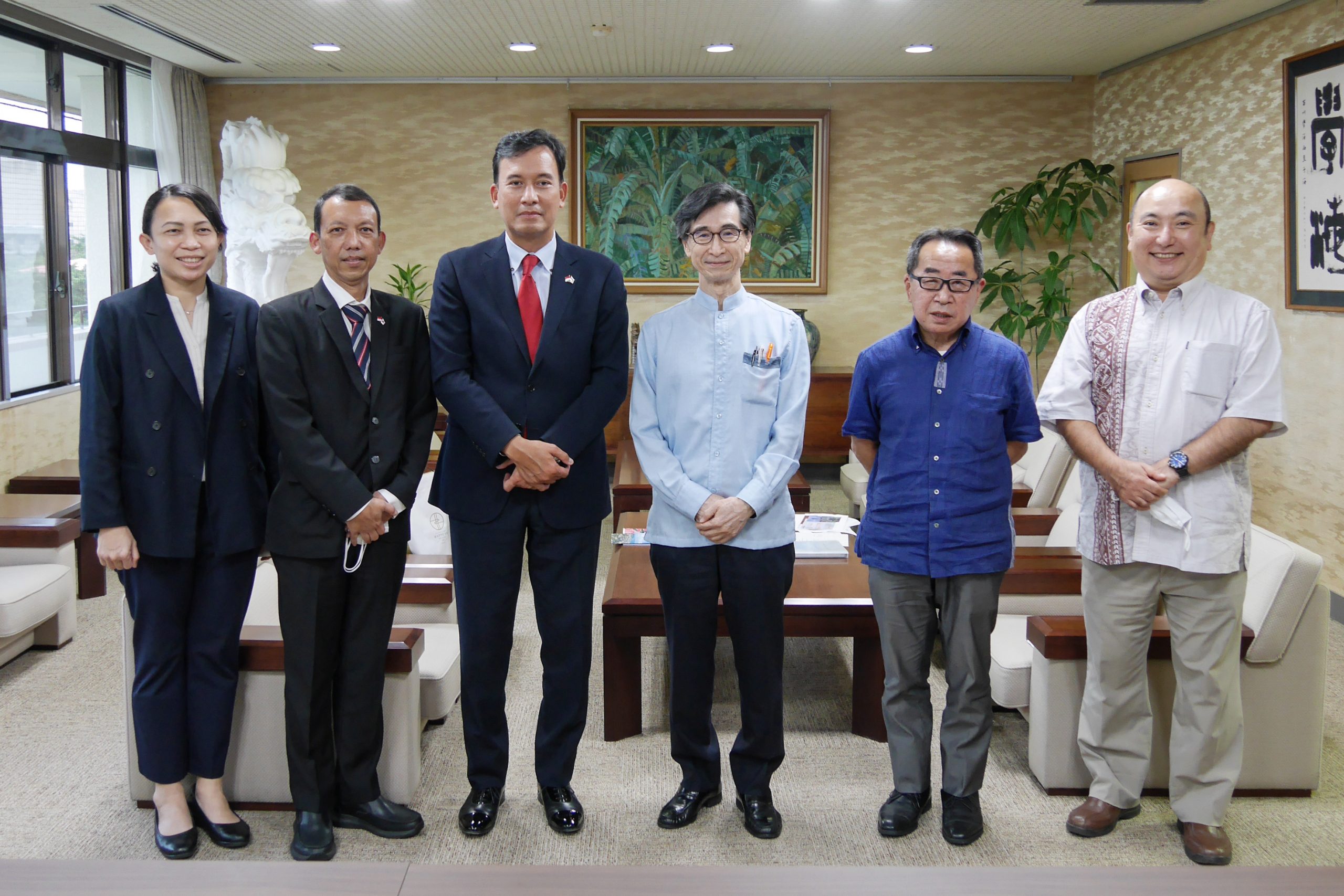 在本邦インドネシア共和国大使館公使一行が本学を訪問しました 琉球大学 在本邦インドネシア共和国大使館公使一行が本学を訪問しました 琉球大学